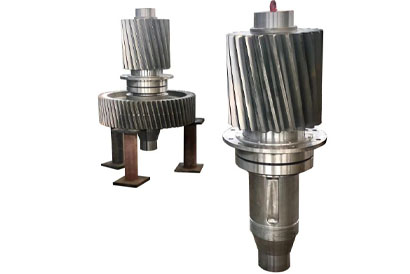 Large gear shaft machining